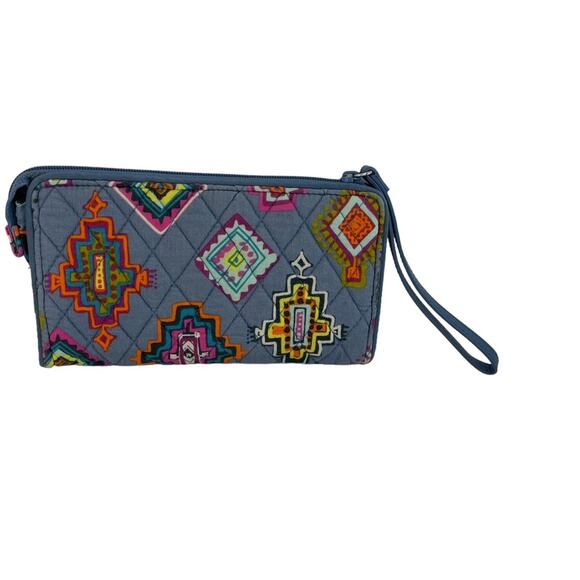Vera Bradley Wristlet in Painted Medallions pattern Preowned Great condition - Picture 2 of 4